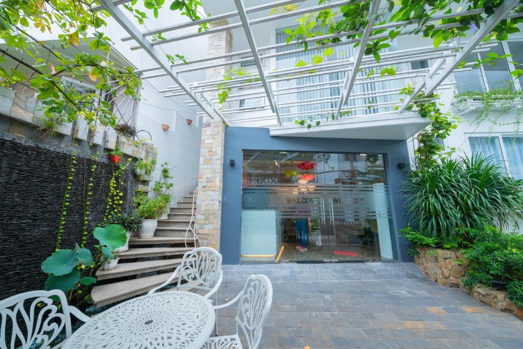 9. Yến Nam Hotel Gò Vấp